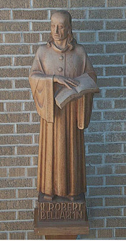 Скульптура в Колледже Р. Беллармина